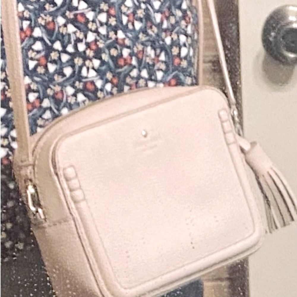 Kate Spade Purse Leather Light Beige ..Looks new REAL KATE SPADE Purse